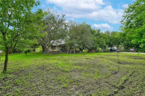 402 William Pettus RD, Maxwell, TX 78656