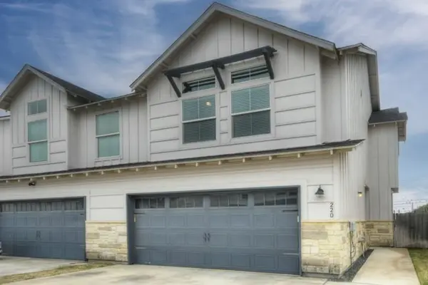 220 Sapphire DR, New Braunfels, TX 78130