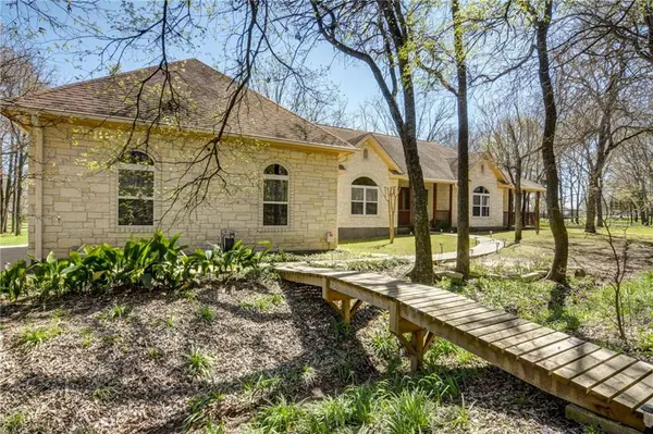 185 Moku Manu DR, Bastrop, TX 78602