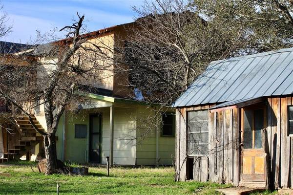 609 W Sandstone ST, Llano, TX 78643