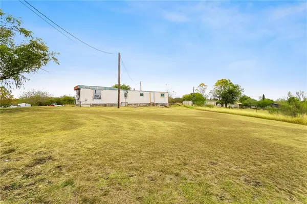 240 Lonie LN,  Kyle,  TX 78640