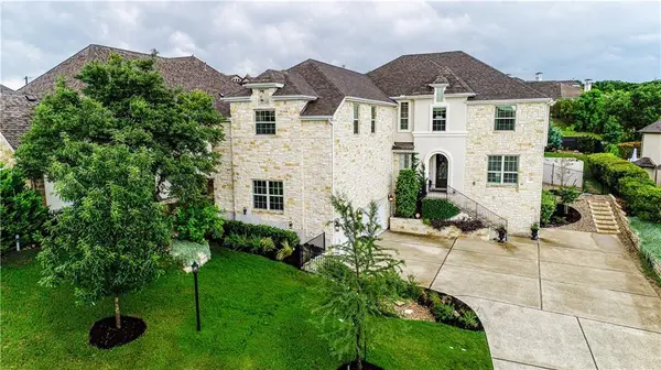 104 Tonkawa TRL W, Lakeway, TX 78738
