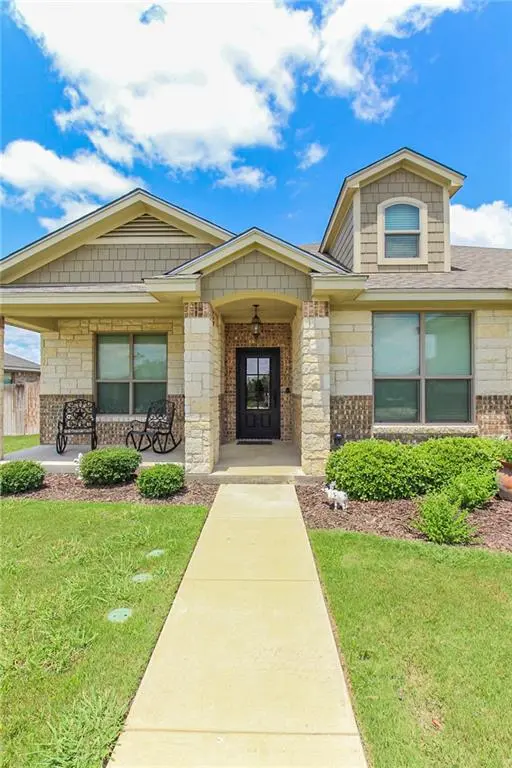 304 Jake DR, Jarrell, TX 76537