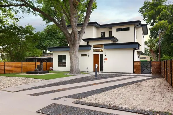 34 Chalmers Ave,  Austin,  TX 78702