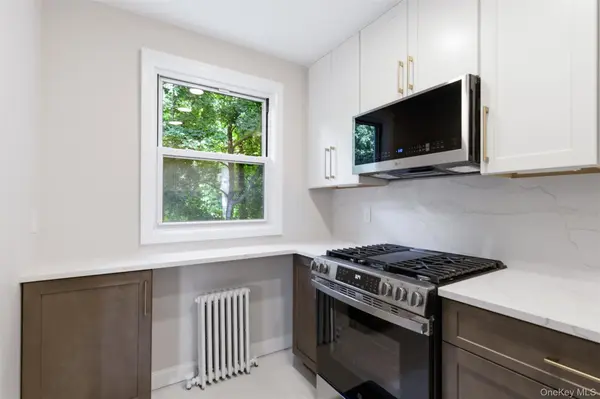 16 Edwards ST #3F, Roslyn Heights, NY 11577