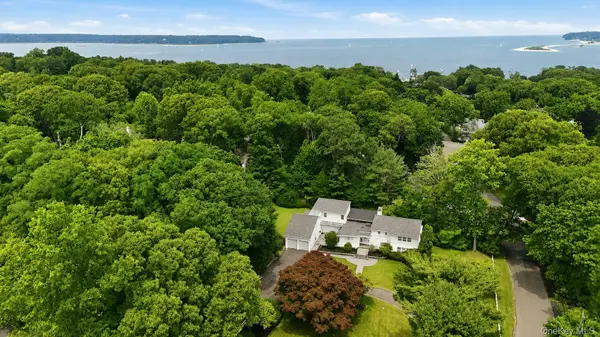 39 Upper DR, Huntington Bay, NY 11743