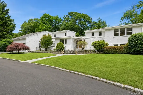 39 Upper DR, Huntington Bay, NY 11743