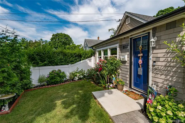 1022 Parkway ST, Riverhead, NY 11901