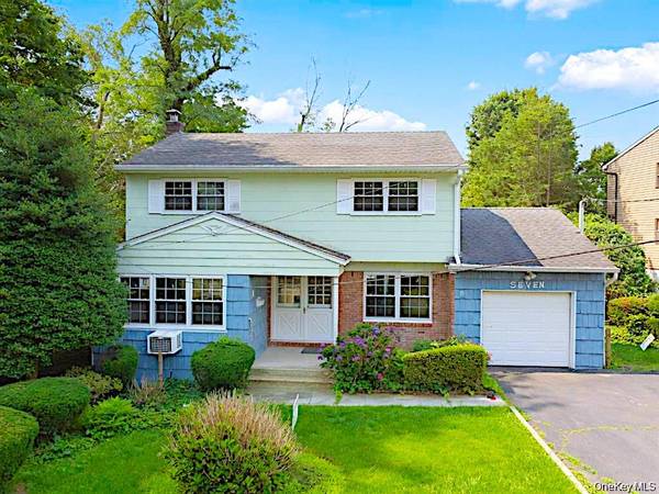 7 Locust ST, Glen Head, NY 11545
