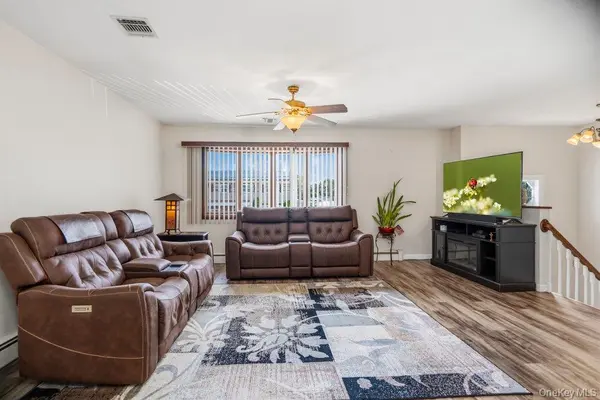 169 Wyona AVE, Lindenhurst, NY 11757