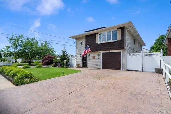 169 Wyona AVE, Lindenhurst, NY 11757