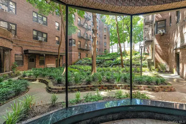 69-10 Yellowstone BLVD #505, Forest Hills, NY 11375