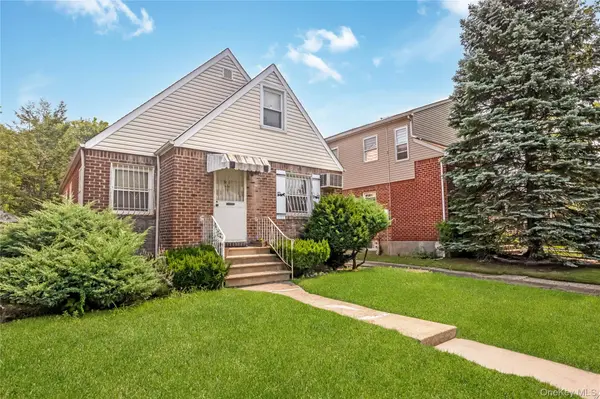 5615 196th ST, Fresh Meadows, NY 11365