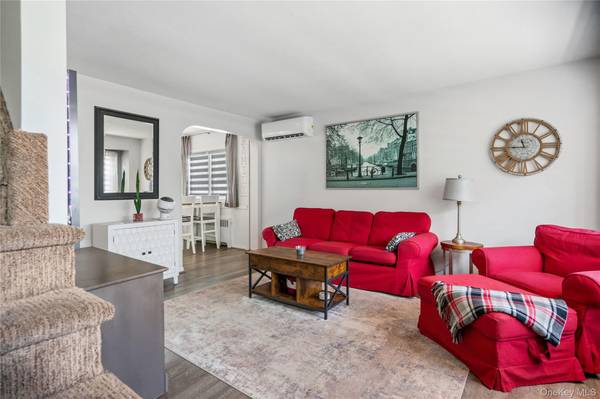 10 Alliance ST, Valley Stream, NY 11580