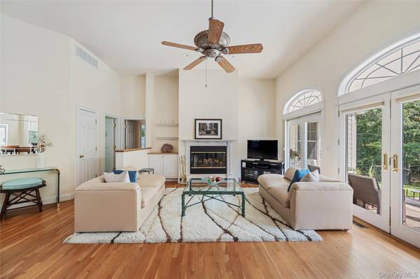 78 Channing Cross, Hampton Bays, NY 11946