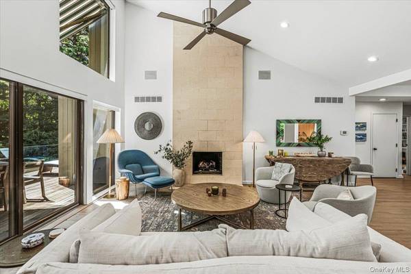 3 Quantuck Bay LN, Westhampton Beach, NY 11978
