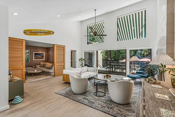 3 Quantuck Bay LN, Westhampton Beach, NY 11978