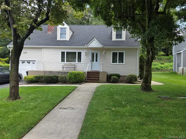10 Irving DR, Woodbury, NY 11797
