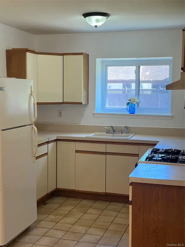 50 Gauguin CT #50, Middle Island, NY 11953