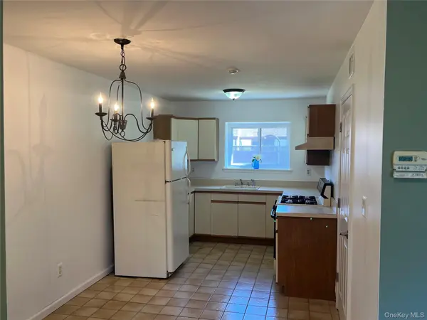 50 Gauguin CT #50, Middle Island, NY 11953