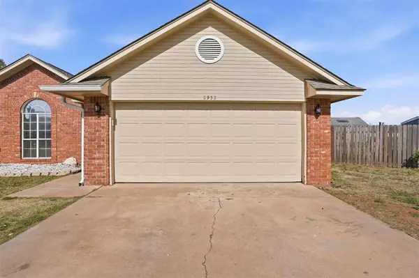 2932 Laurel CIR, Altus, OK 73521