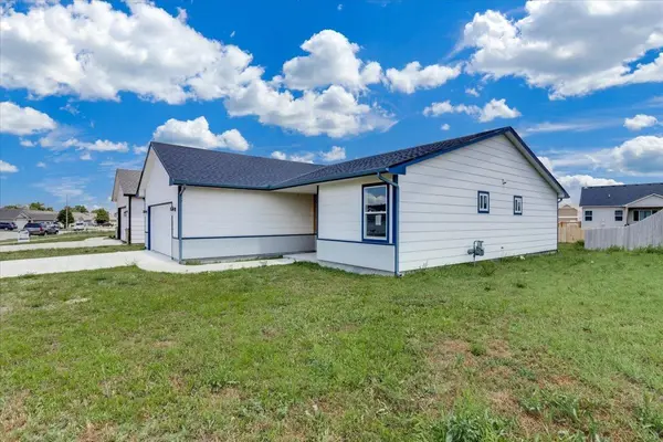 720 N Redbud Ave, Valley Center, KS 67147