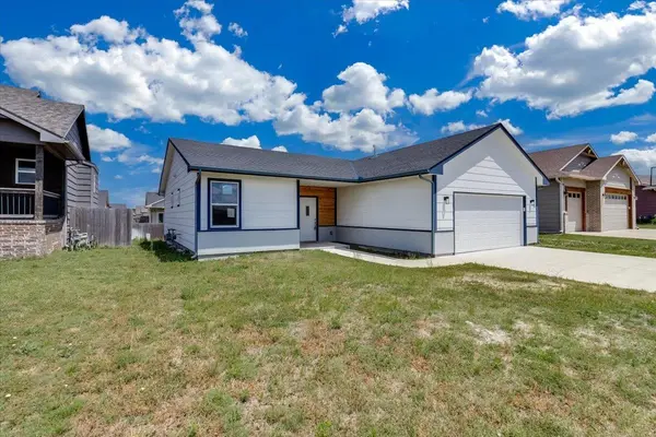 752 N Wakefield Ave, Valley Center, KS 67147