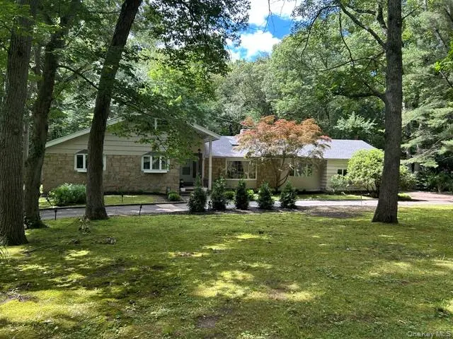 3 Fox LN, Locust Valley, NY 11560