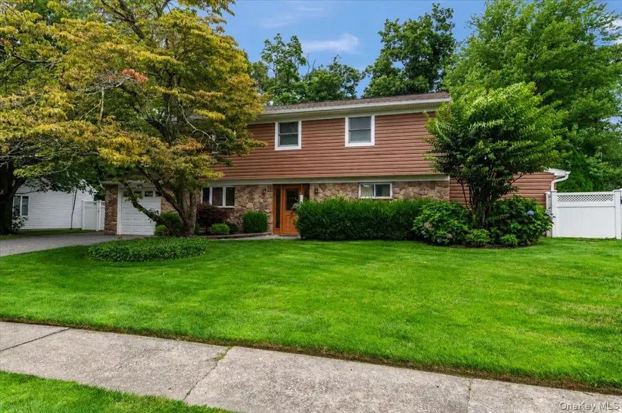 9 Donald DR, Old Bethpage, NY 11804