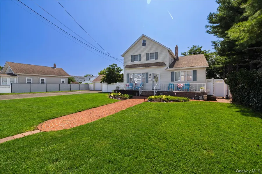 619 S 6th ST, Lindenhurst, NY 11757
