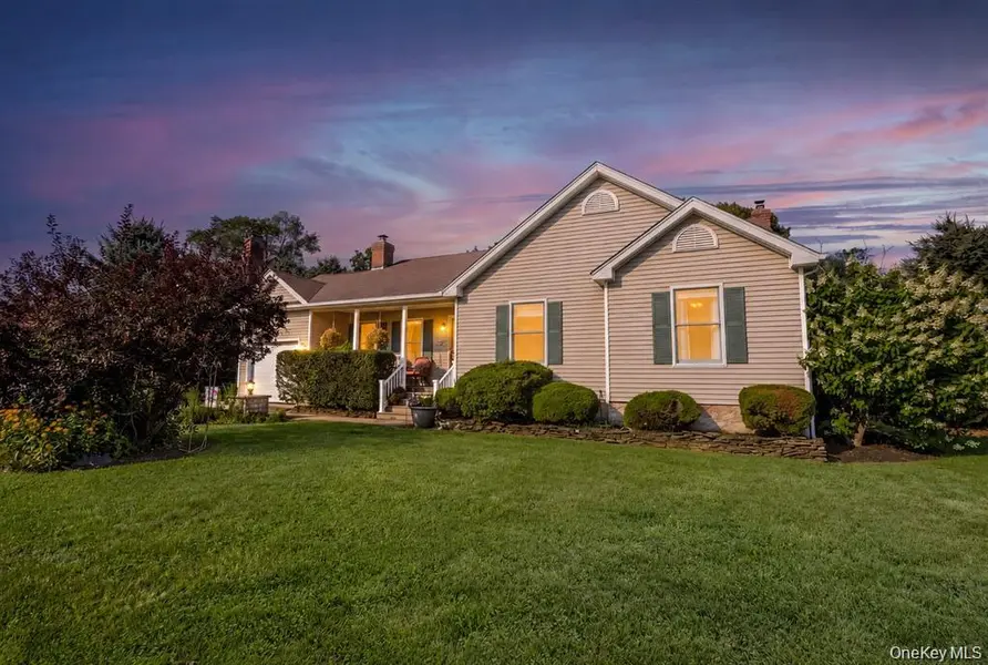 2200 Aldrich LN, Laurel, NY 11948