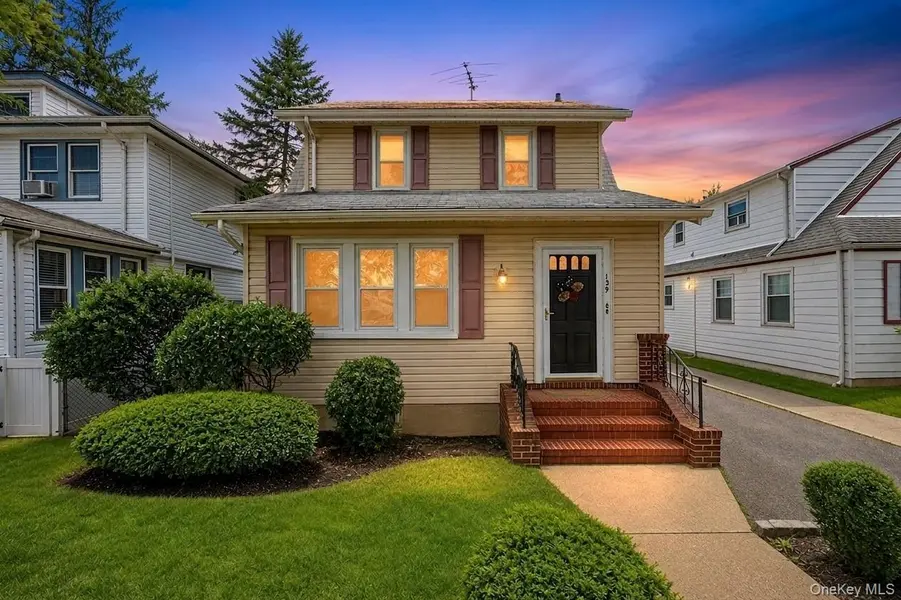 139 N 11th ST, New Hyde Park, NY 11040