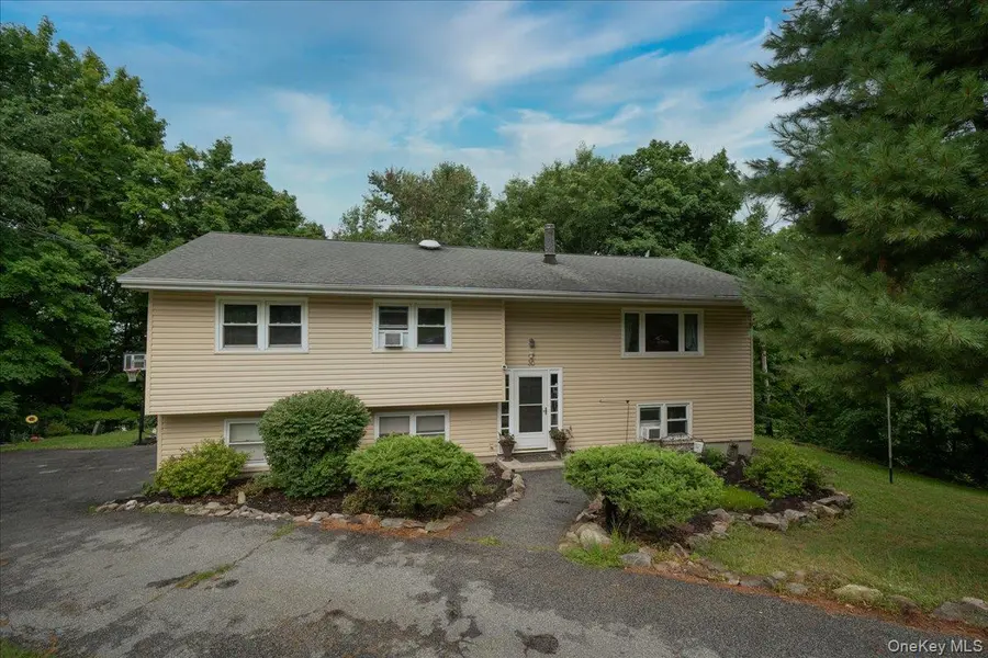 30 Laura RD, Monroe, NY 10950