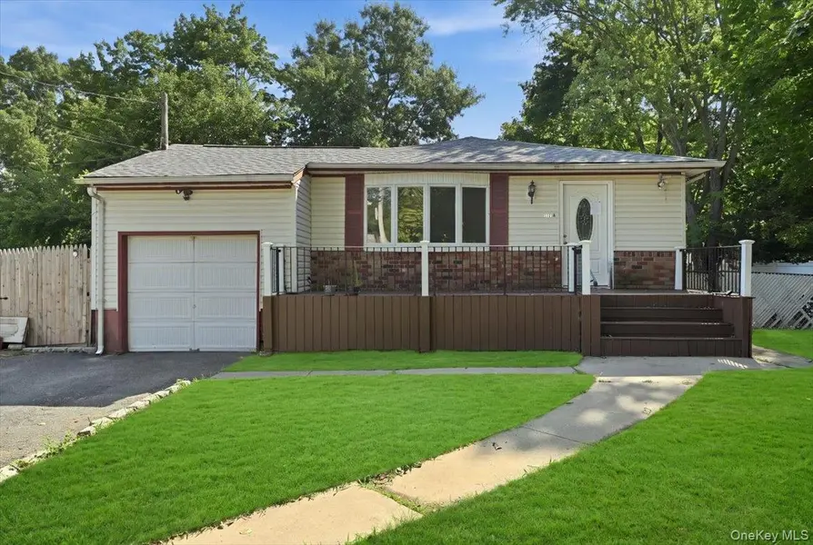 1127A Bay Shore AVE #A, Bay Shore, NY 11706