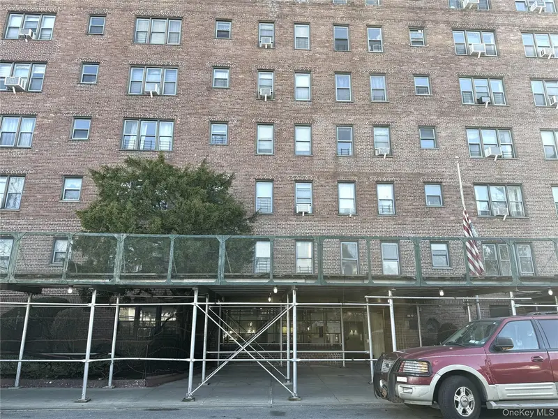 143-50 Hoover Ave #204, Briarwood, NY 11435