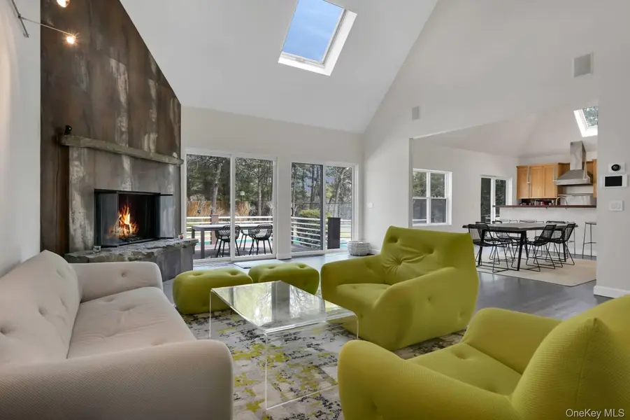 26 Lakeside LN, Westhampton, NY 11977