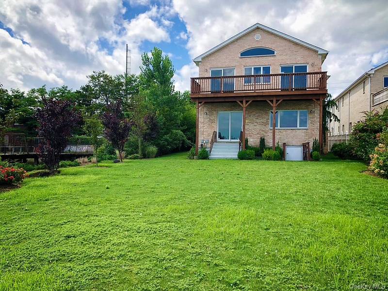 150-129 Powells Cove BLVD, Whitestone, NY 11357