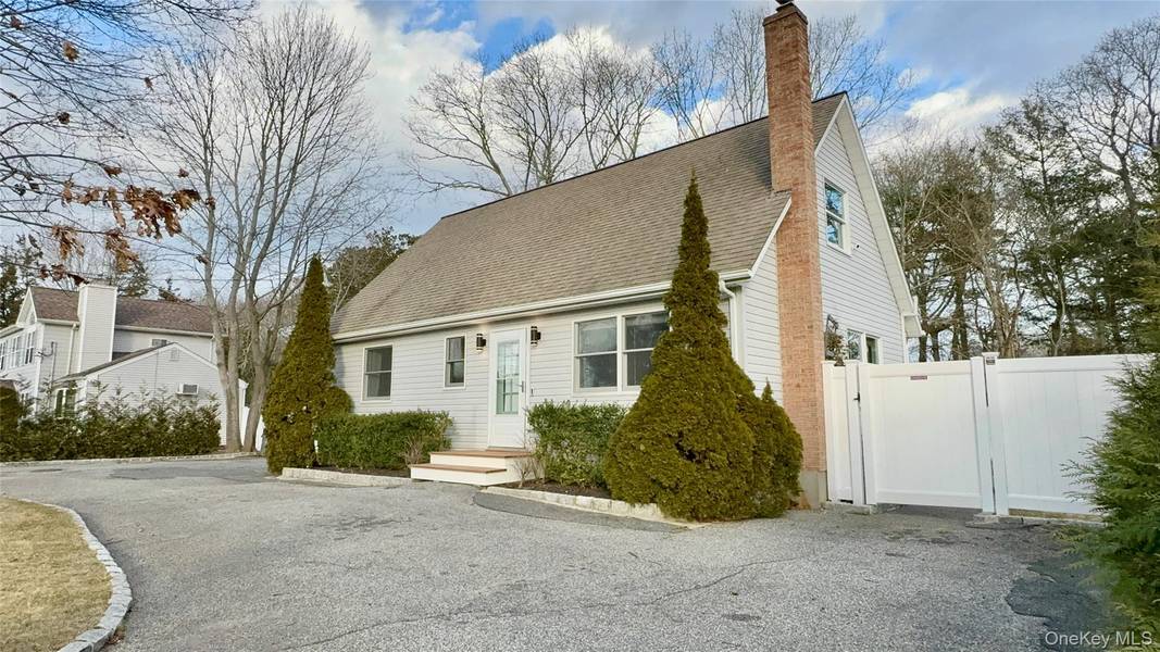 4 N Westbury RD, Hampton Bays, NY 11946