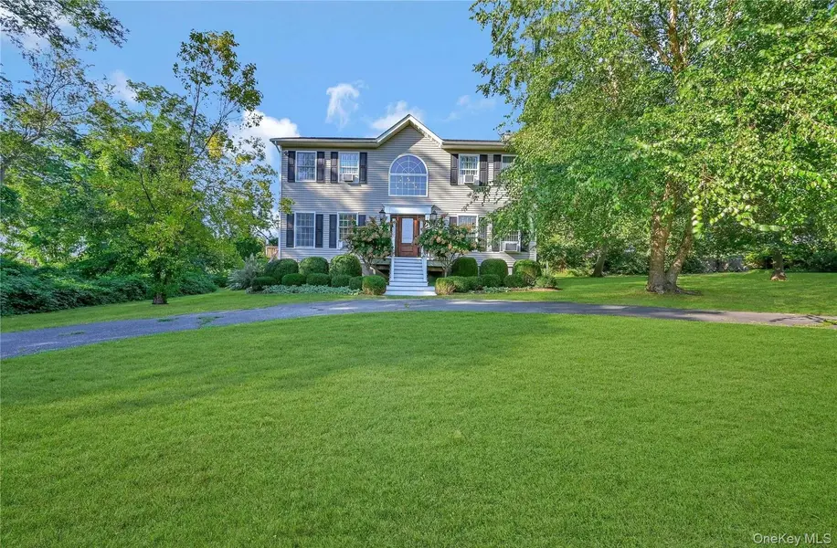 215 Kouros RD, New Suffolk, NY 11956