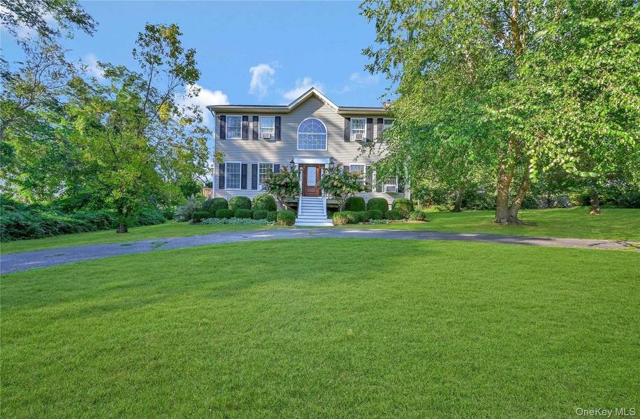 215 Kouros RD, New Suffolk, NY 11956