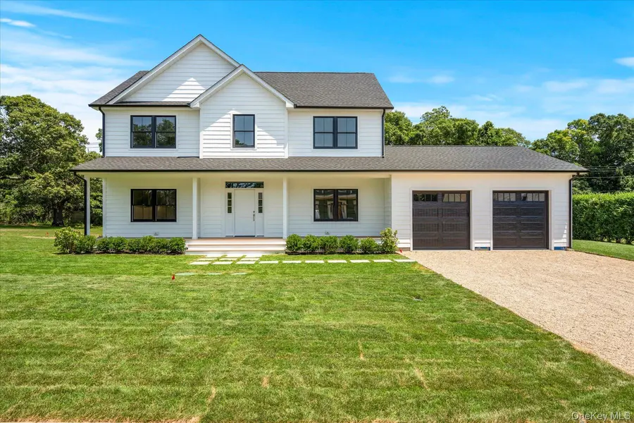 9 Fanning AVE, Hampton Bays, NY 11946