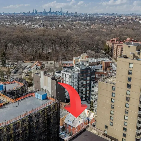 116-18 Grosvenor LN, Kew Gardens, NY 11418