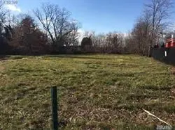 770 N Broadway, Amityville, NY 11701
