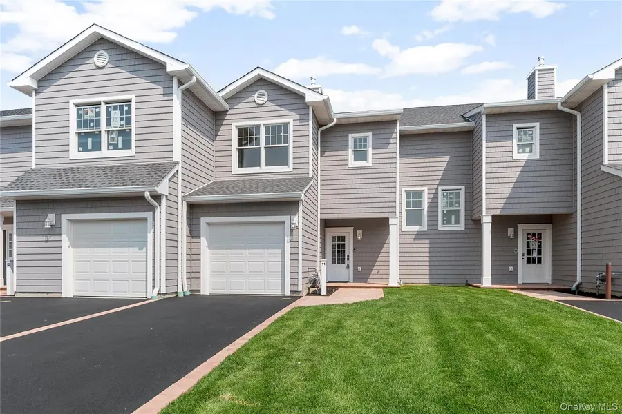 8 Ocean Watch CT, Freeport, NY 11520