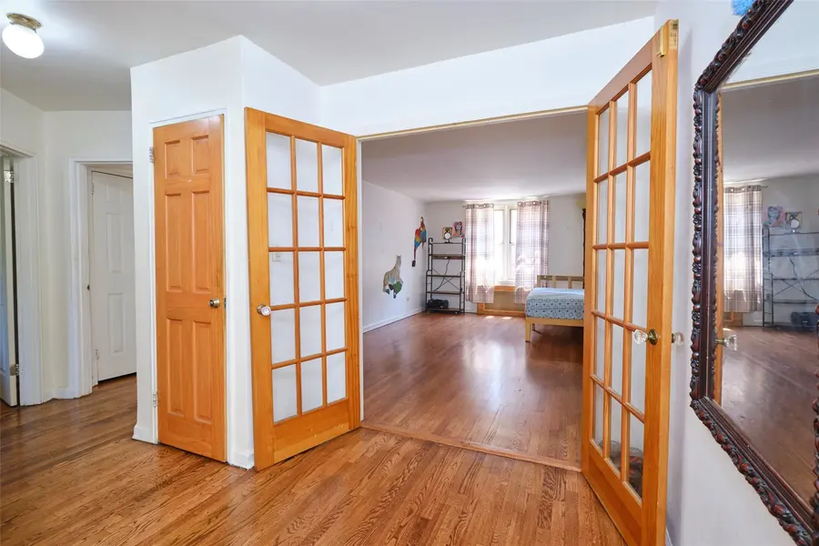 67-25 Clyde ST #2L, Forest Hills, NY 11375