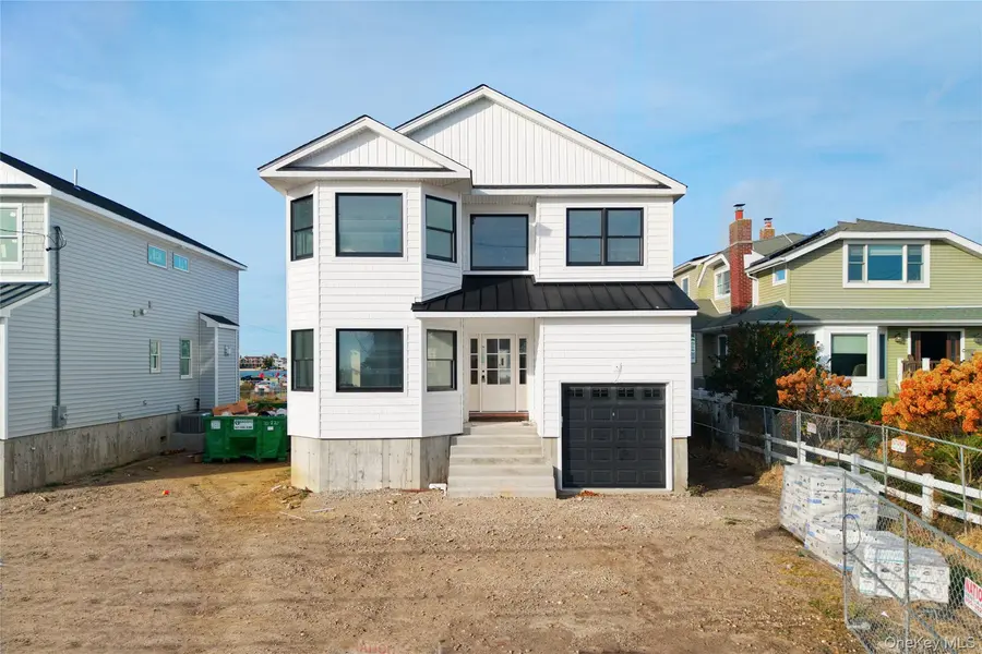 103 Clocks BLVD, Massapequa, NY 11758