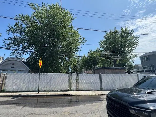 120 East 8th RD, Broad Channel, NY 11693