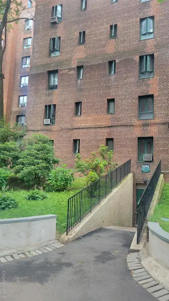 1596 Unionport RD #2E, Bronx, NY 10462
