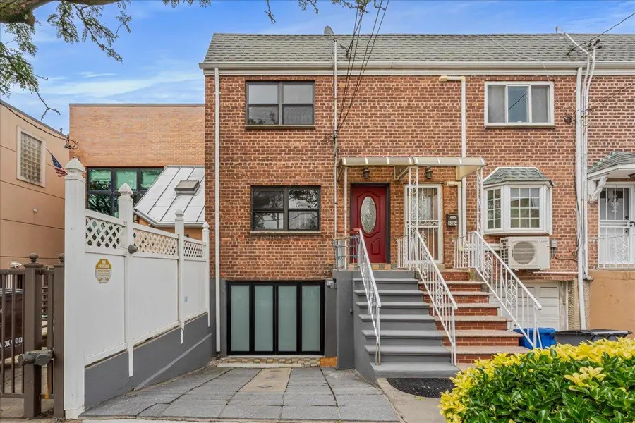 53-26 61st ST, Maspeth, NY 11378