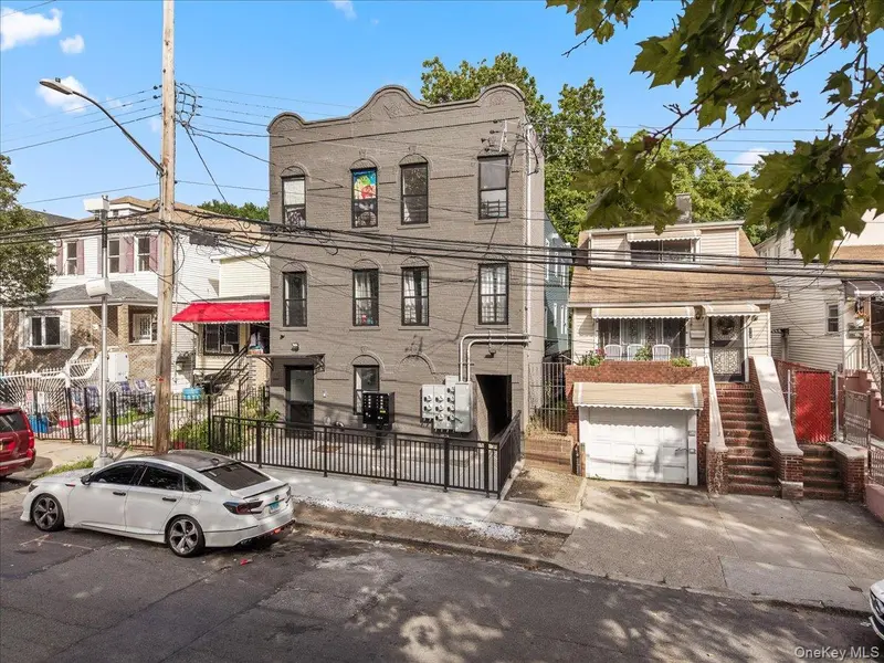 2740 Sexton PL, Bronx, NY 10469